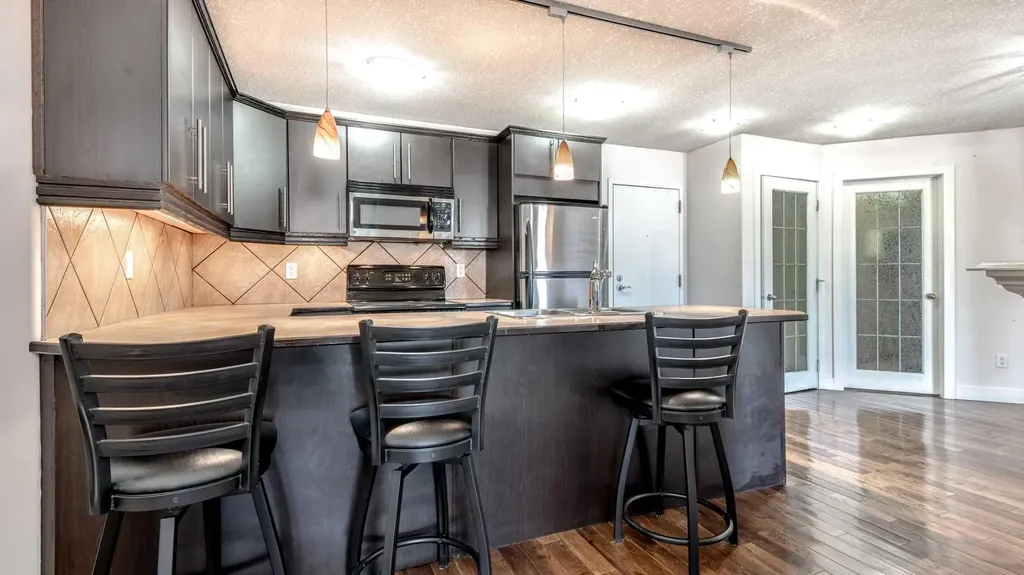 717 4a Street NE Calgary AB T2E 3W1