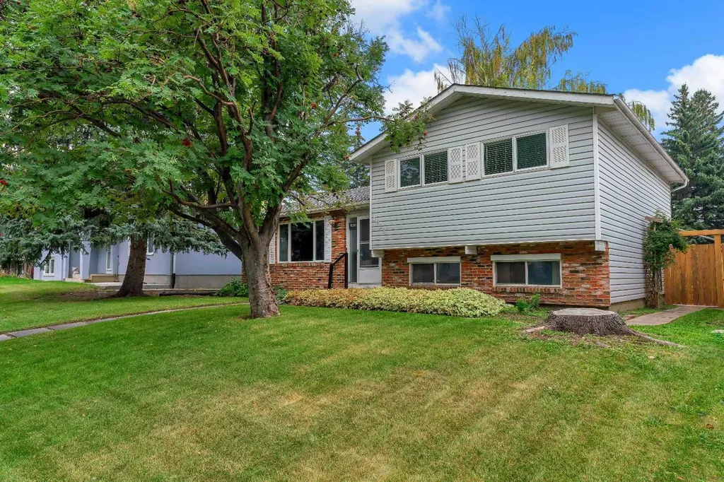 4623 31 Avenue NE Calgary AB T1Y 1G8