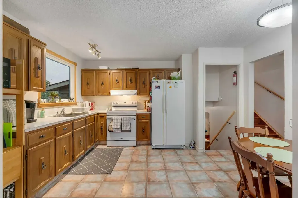 4623 31 Avenue NE Calgary AB T1Y 1G8