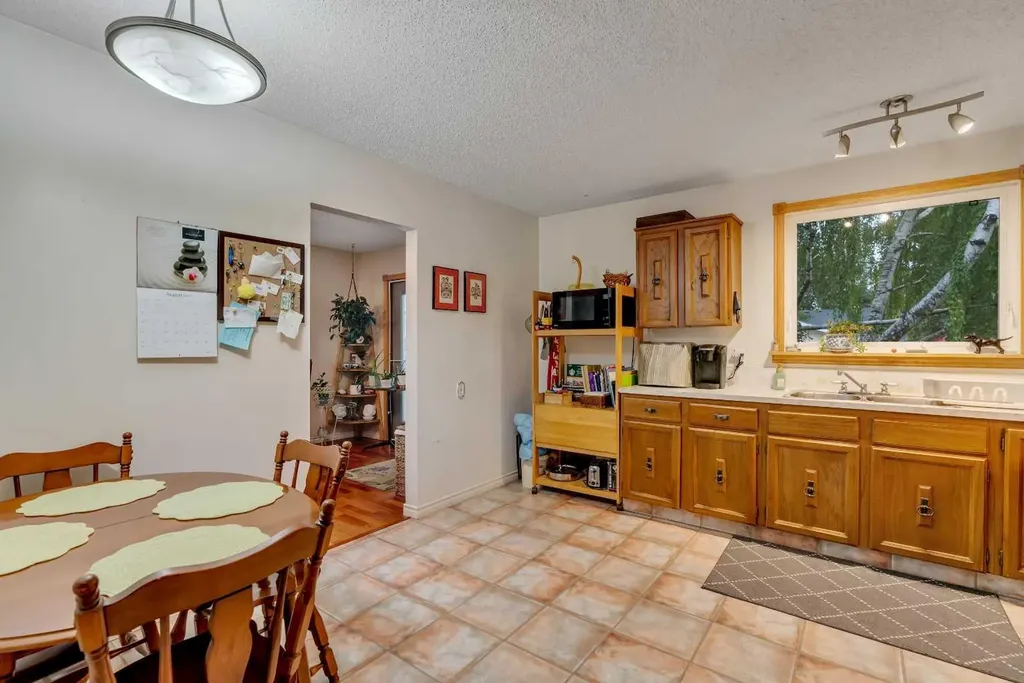 4623 31 Avenue NE Calgary AB T1Y 1G8