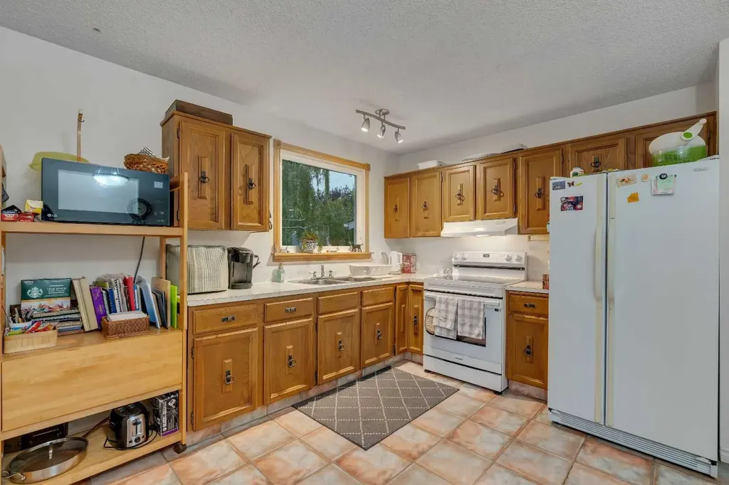 4623 31 Avenue NE Calgary AB T1Y 1G8