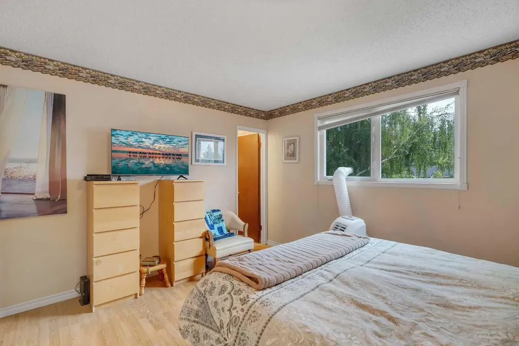 4623 31 Avenue NE Calgary AB T1Y 1G8