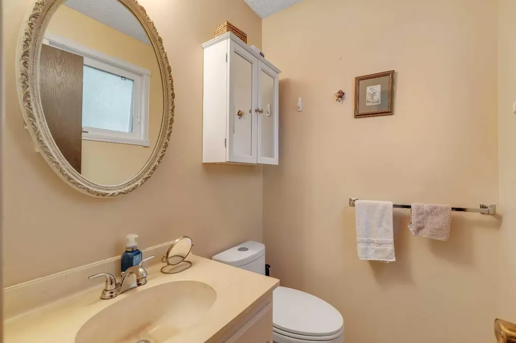 4623 31 Avenue NE Calgary AB T1Y 1G8