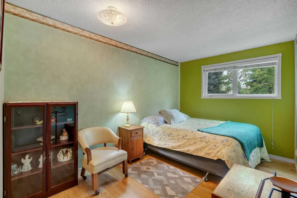 4623 31 Avenue NE Calgary AB T1Y 1G8