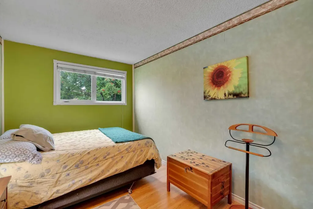 4623 31 Avenue NE Calgary AB T1Y 1G8