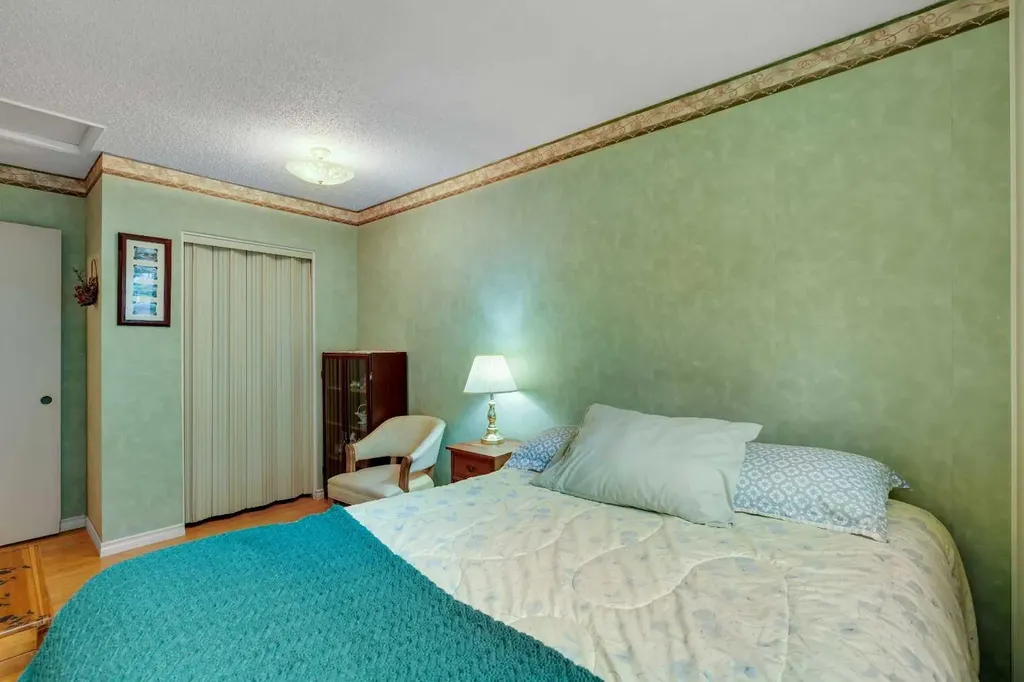 4623 31 Avenue NE Calgary AB T1Y 1G8