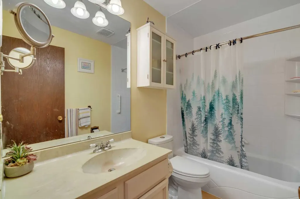 4623 31 Avenue NE Calgary AB T1Y 1G8