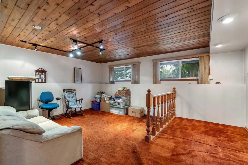 4623 31 Avenue NE Calgary AB T1Y 1G8
