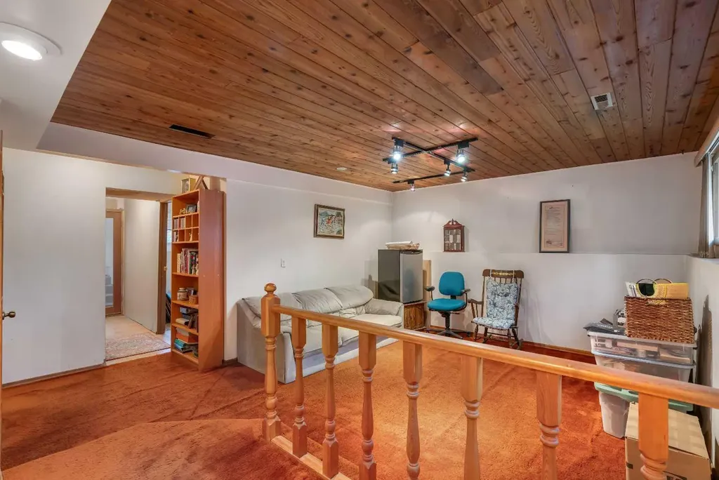 4623 31 Avenue NE Calgary AB T1Y 1G8