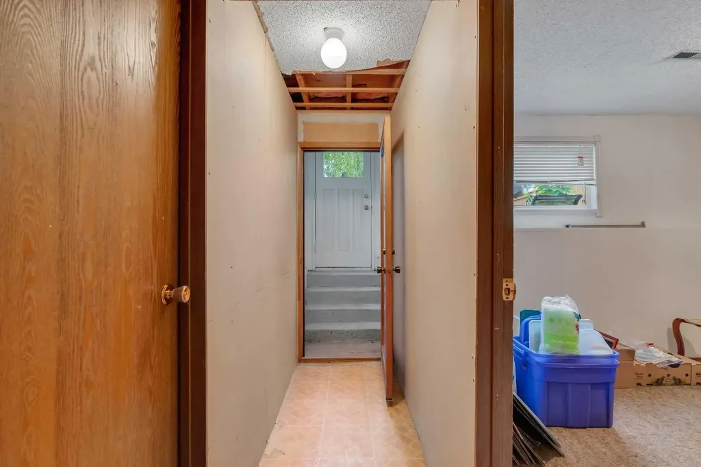 4623 31 Avenue NE Calgary AB T1Y 1G8