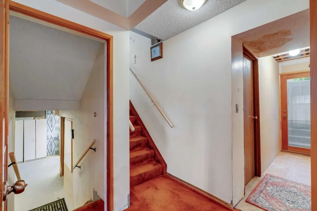 4623 31 Avenue NE Calgary AB T1Y 1G8