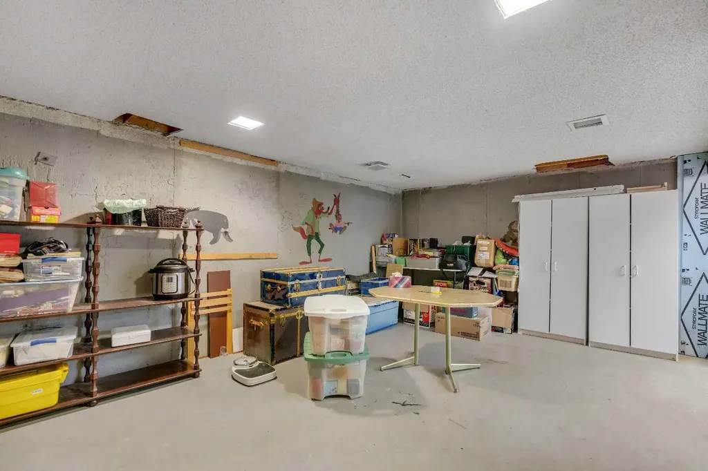 4623 31 Avenue NE Calgary AB T1Y 1G8