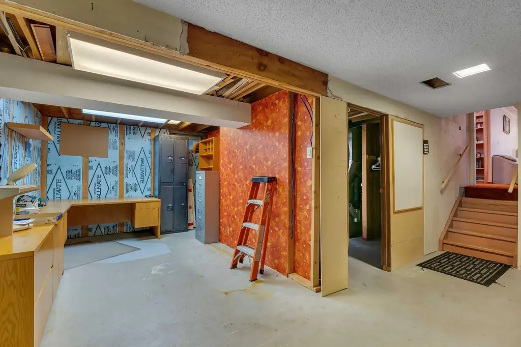 4623 31 Avenue NE Calgary AB T1Y 1G8