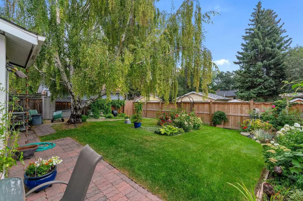 4623 31 Avenue NE Calgary AB T1Y 1G8