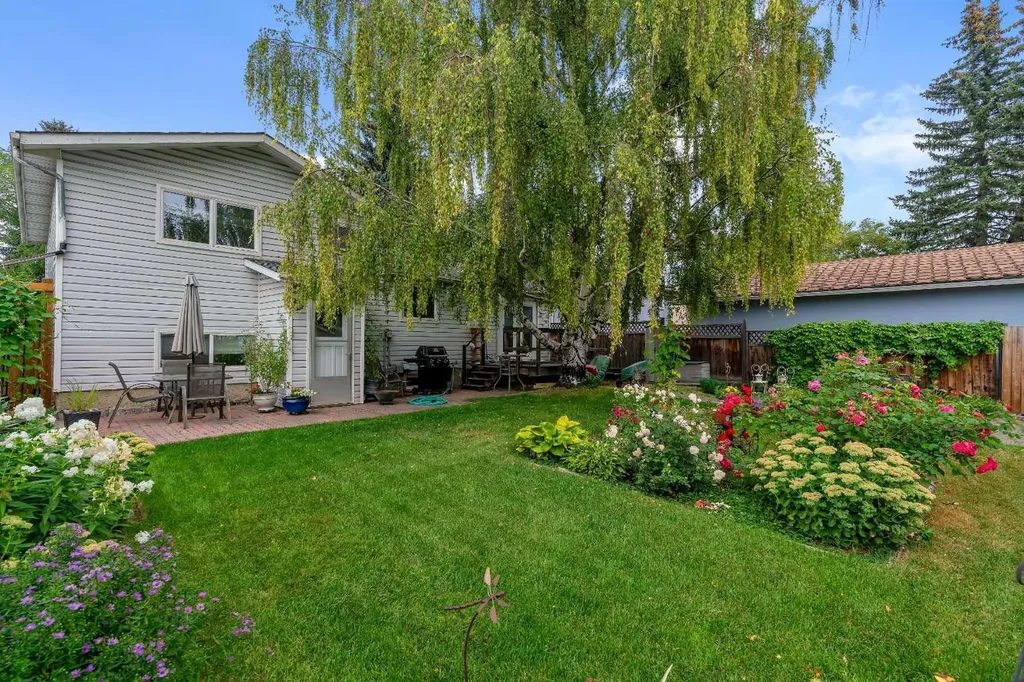 4623 31 Avenue NE Calgary AB T1Y 1G8
