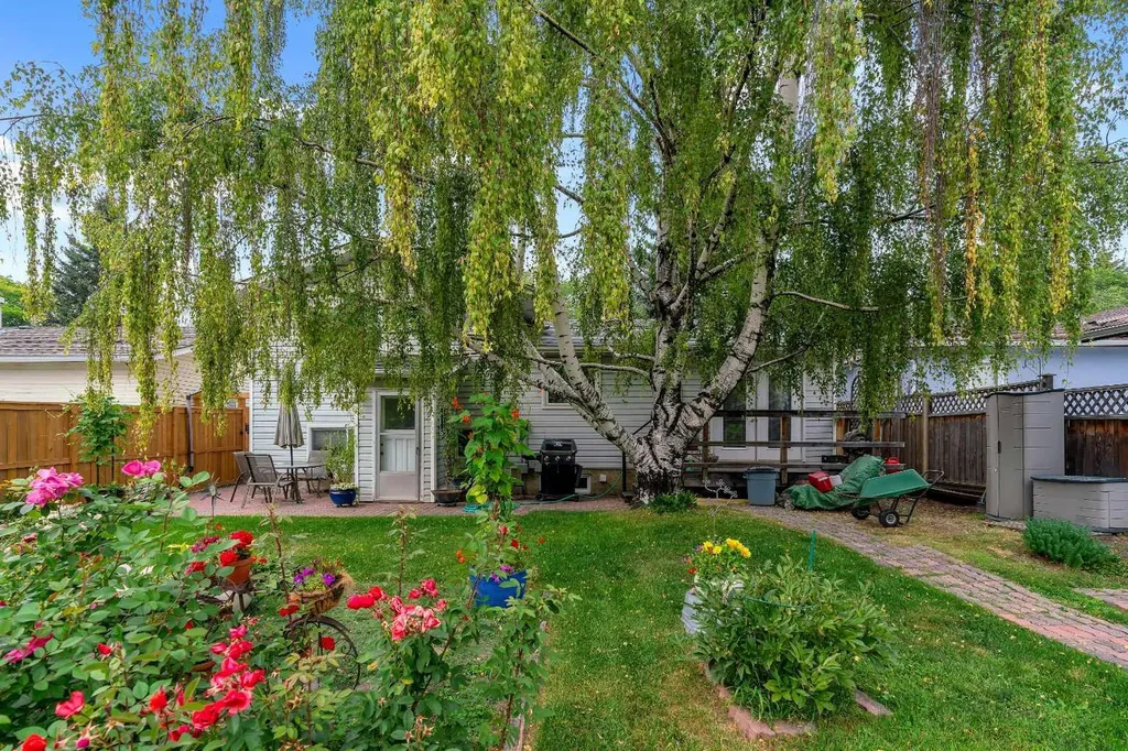 4623 31 Avenue NE Calgary AB T1Y 1G8