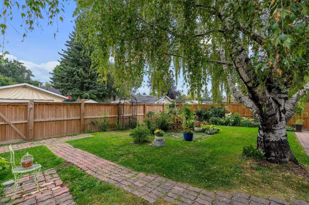 4623 31 Avenue NE Calgary AB T1Y 1G8