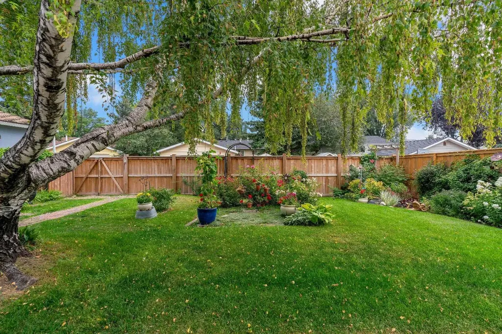 4623 31 Avenue NE Calgary AB T1Y 1G8