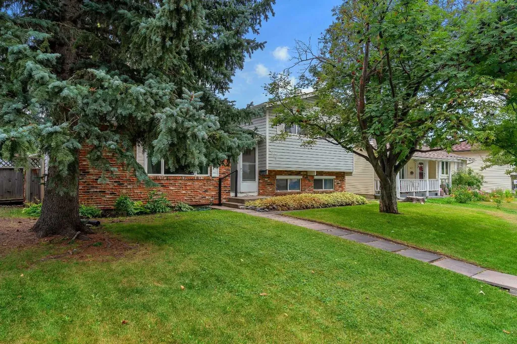 4623 31 Avenue NE Calgary AB T1Y 1G8