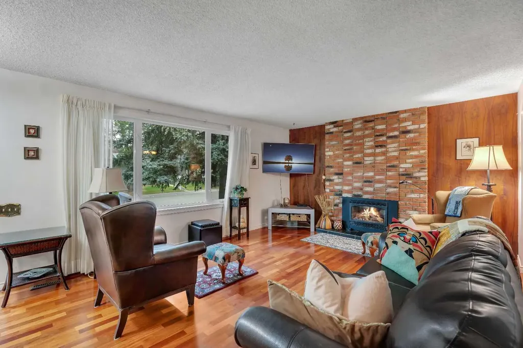 4623 31 Avenue NE Calgary AB T1Y 1G8