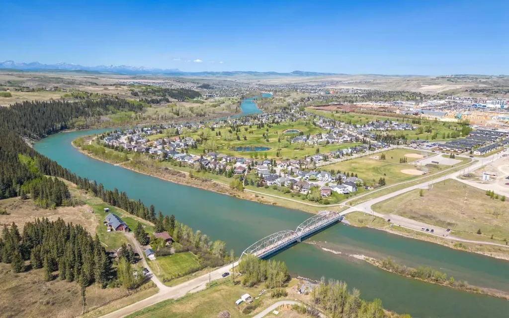 525 River Heights Drive Cochrane AB T4C 3E3