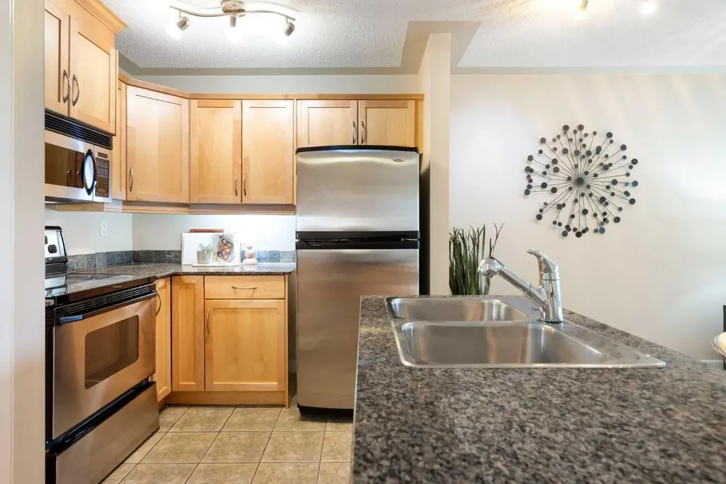 2233 34 Avenue SW Calgary AB T2T 6N2