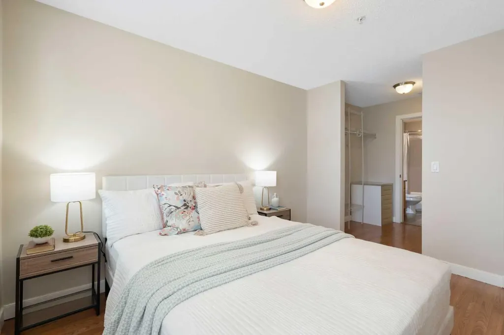 2233 34 Avenue SW Calgary AB T2T 6N2
