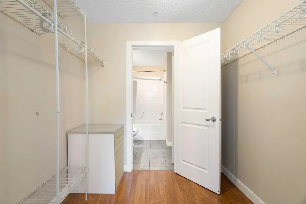 2233 34 Avenue SW Calgary AB T2T 6N2