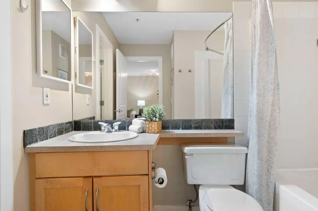 2233 34 Avenue SW Calgary AB T2T 6N2