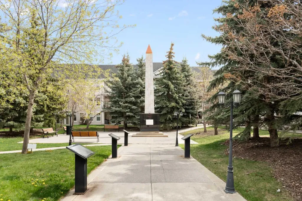 2233 34 Avenue SW Calgary AB T2T 6N2