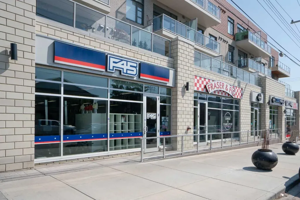 2233 34 Avenue SW Calgary AB T2T 6N2