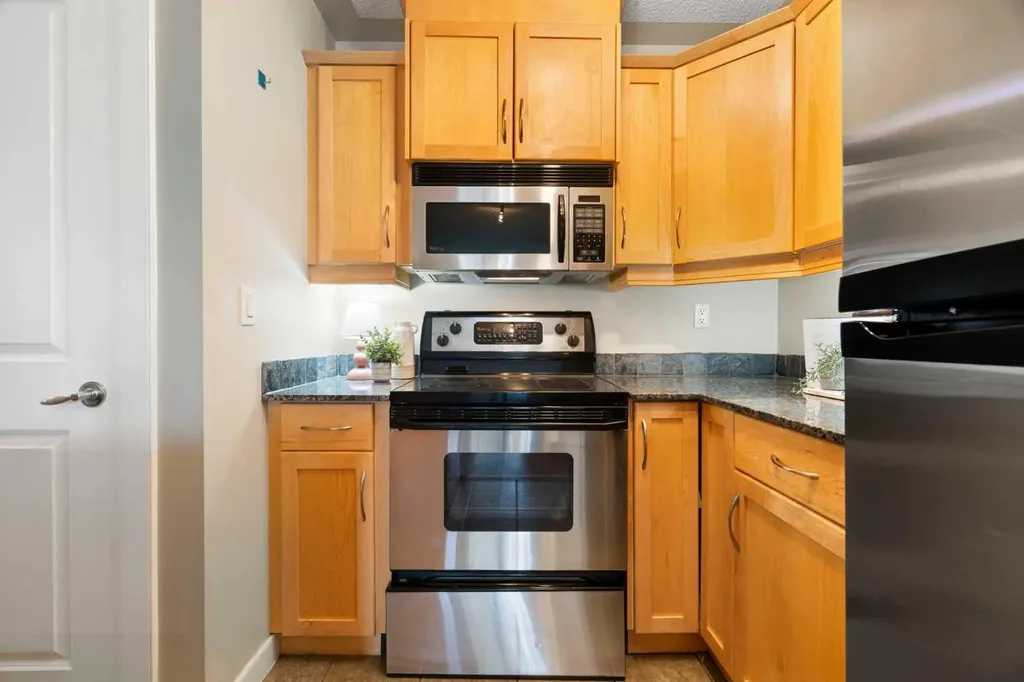 2233 34 Avenue SW Calgary AB T2T 6N2