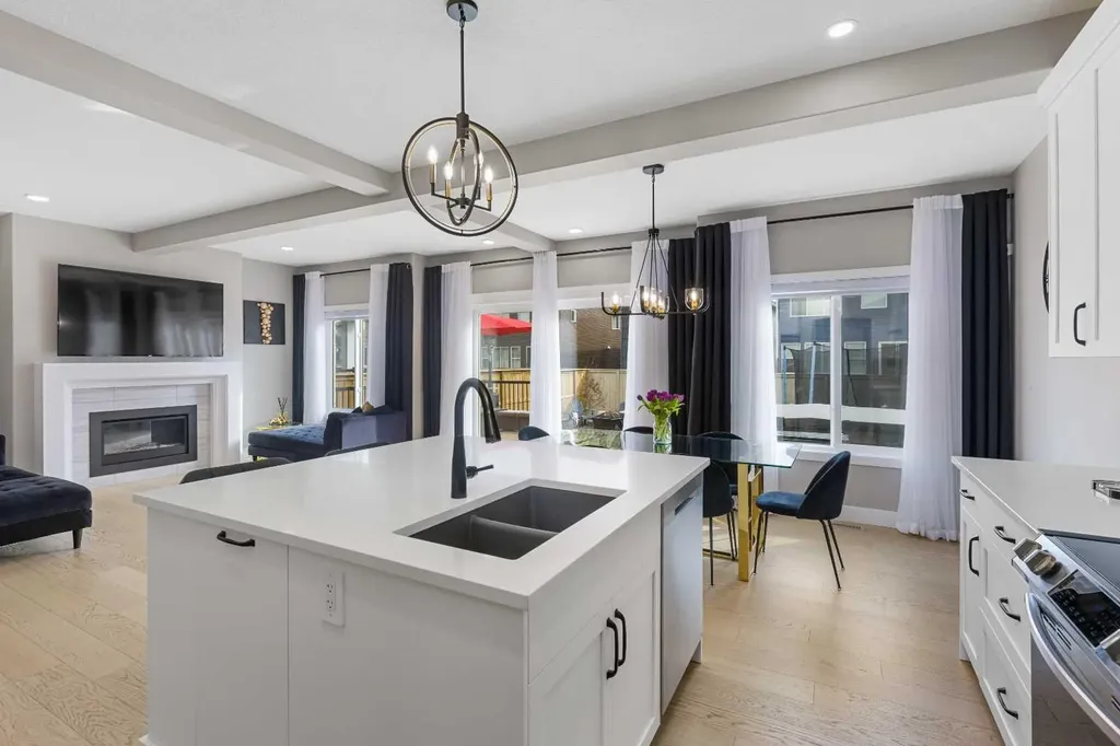 1595 Baywater Street SW Airdrie AB T4B 5K6