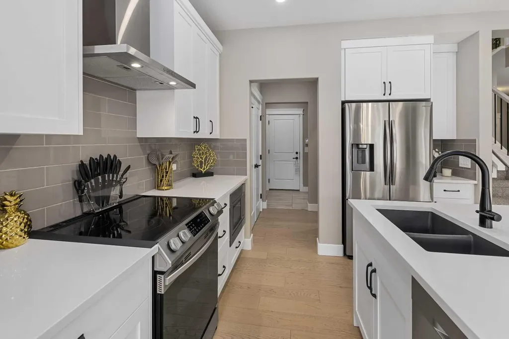1595 Baywater Street SW Airdrie AB T4B 5K6