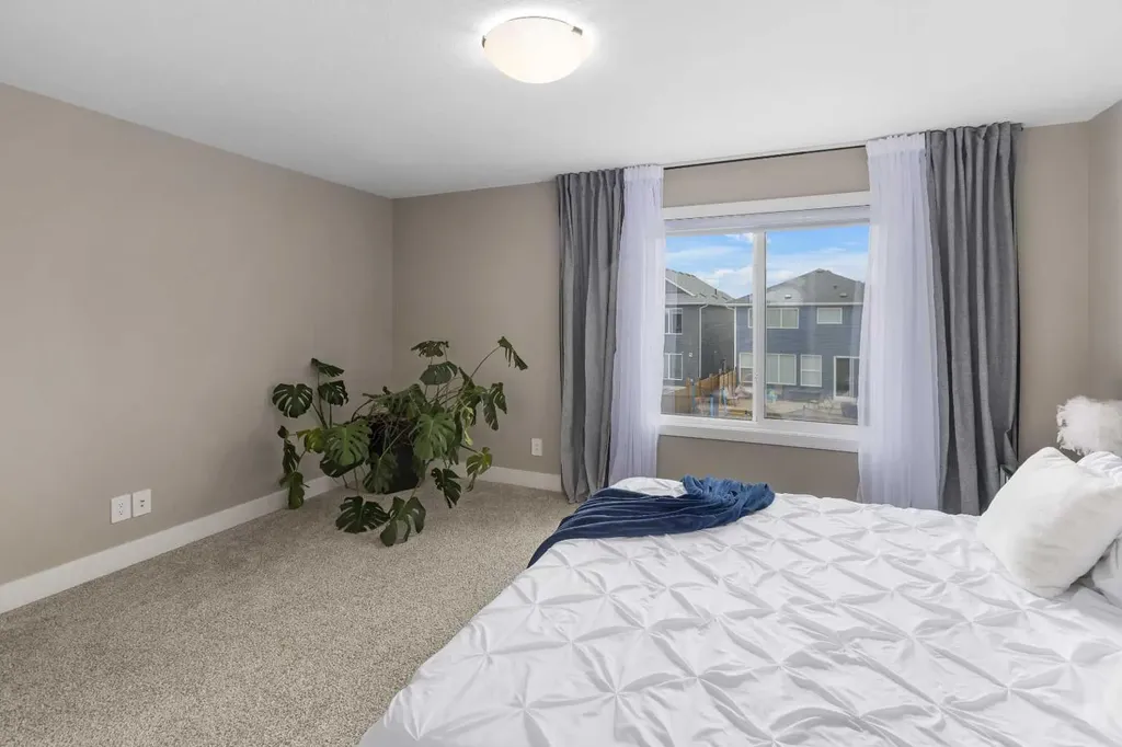 1595 Baywater Street SW Airdrie AB T4B 5K6