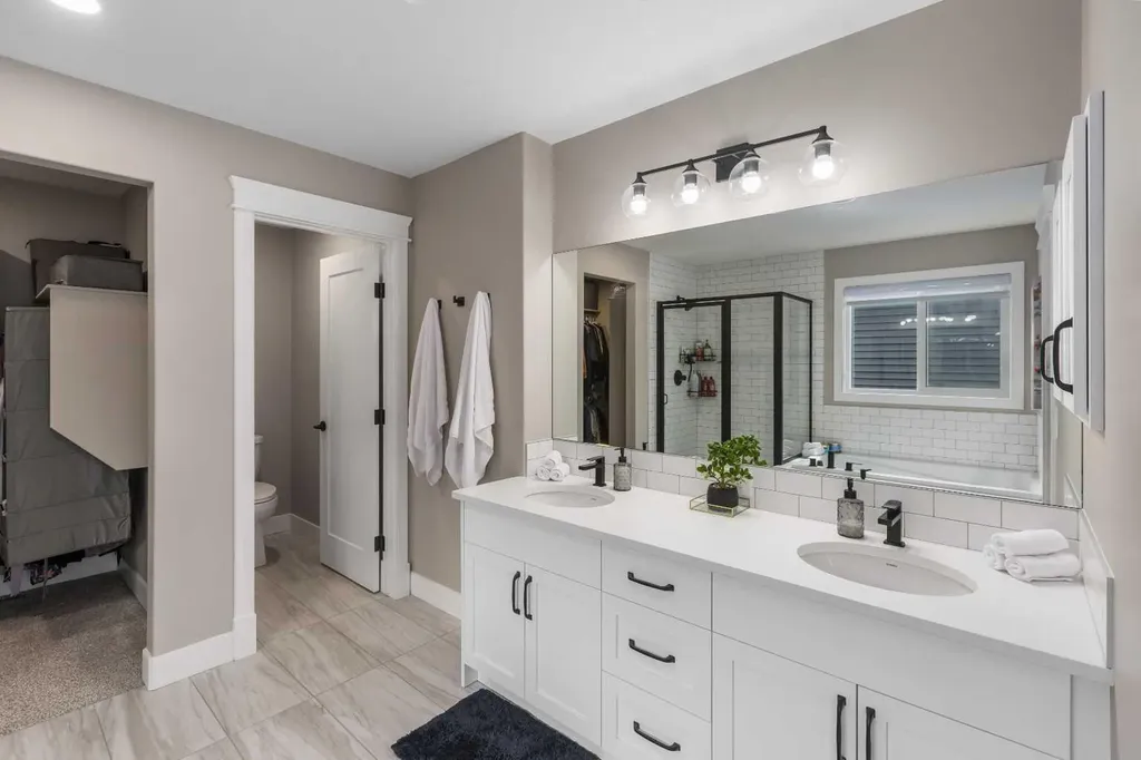 1595 Baywater Street SW Airdrie AB T4B 5K6