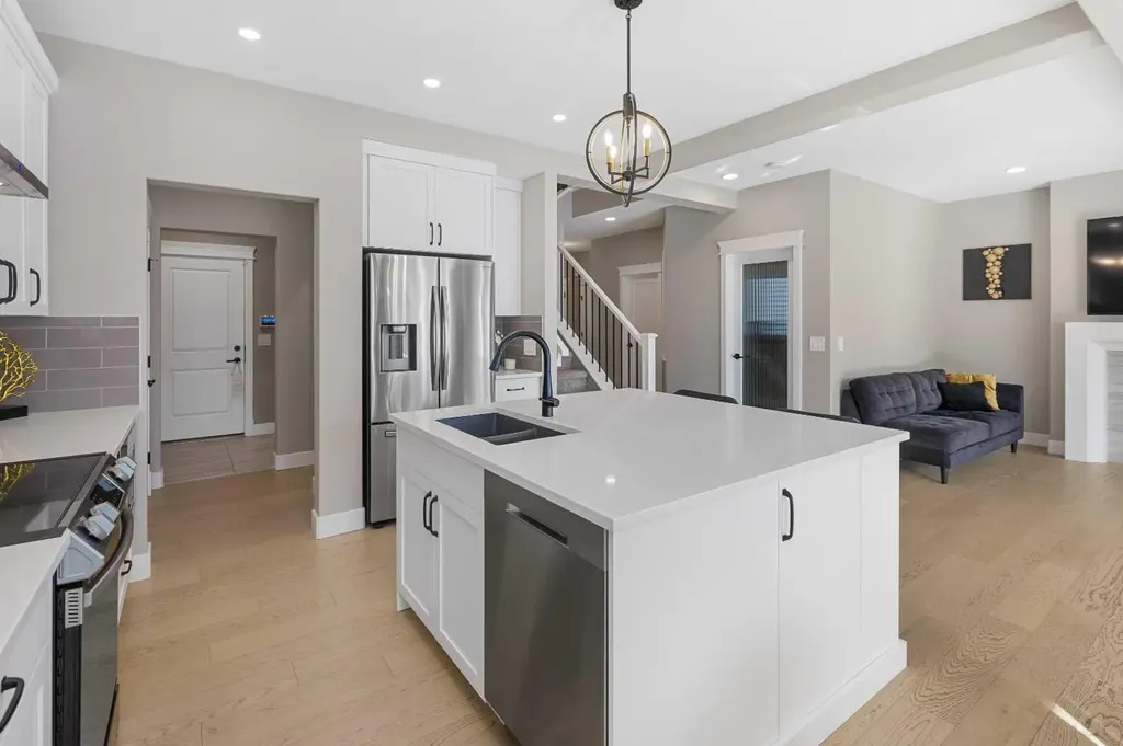 1595 Baywater Street SW Airdrie AB T4B 5K6