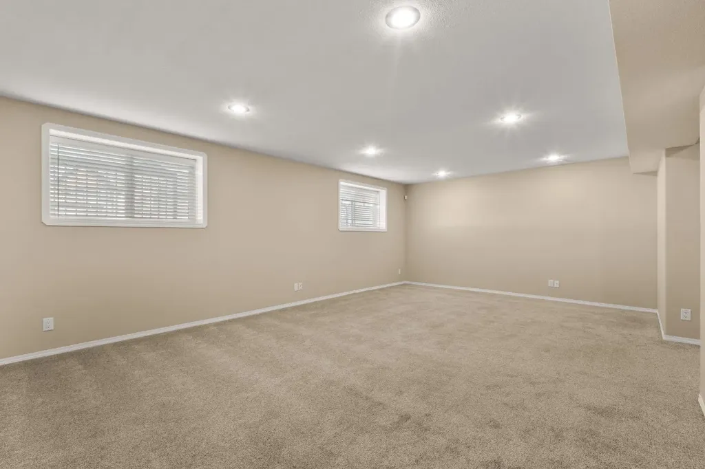 64 Isbister Close Red Deer AB T4R 0B9