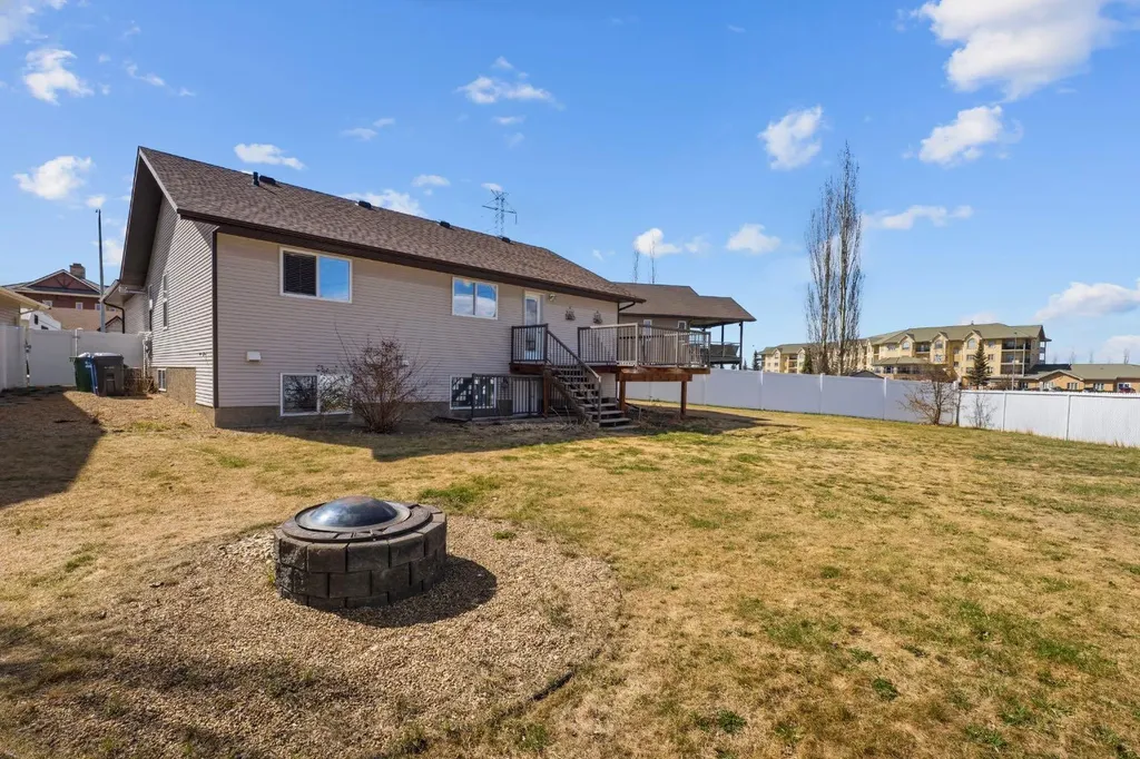 64 Isbister Close Red Deer AB T4R 0B9