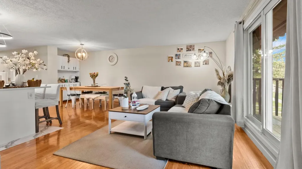 2416 Woodview Drive SW Calgary AB T2W 4X7