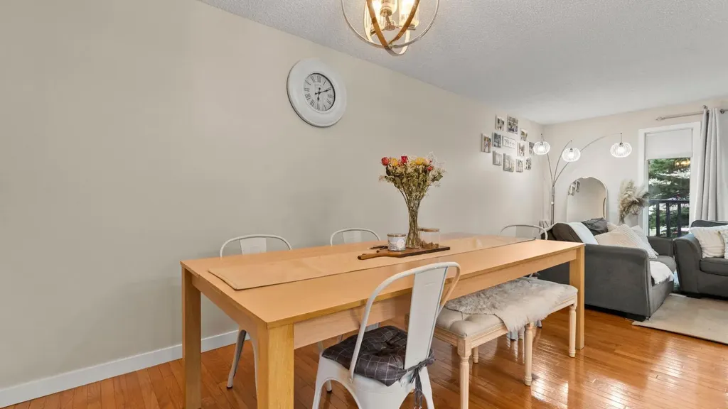 2416 Woodview Drive SW Calgary AB T2W 4X7