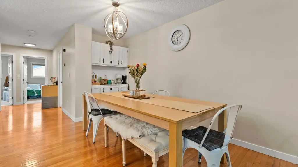 2416 Woodview Drive SW Calgary AB T2W 4X7