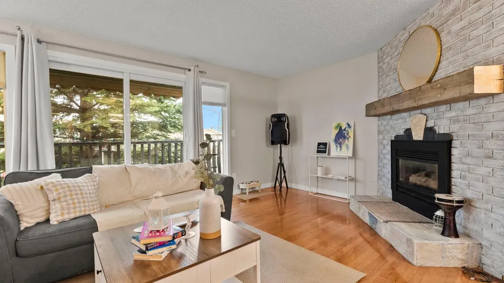 2416 Woodview Drive SW Calgary AB T2W 4X7