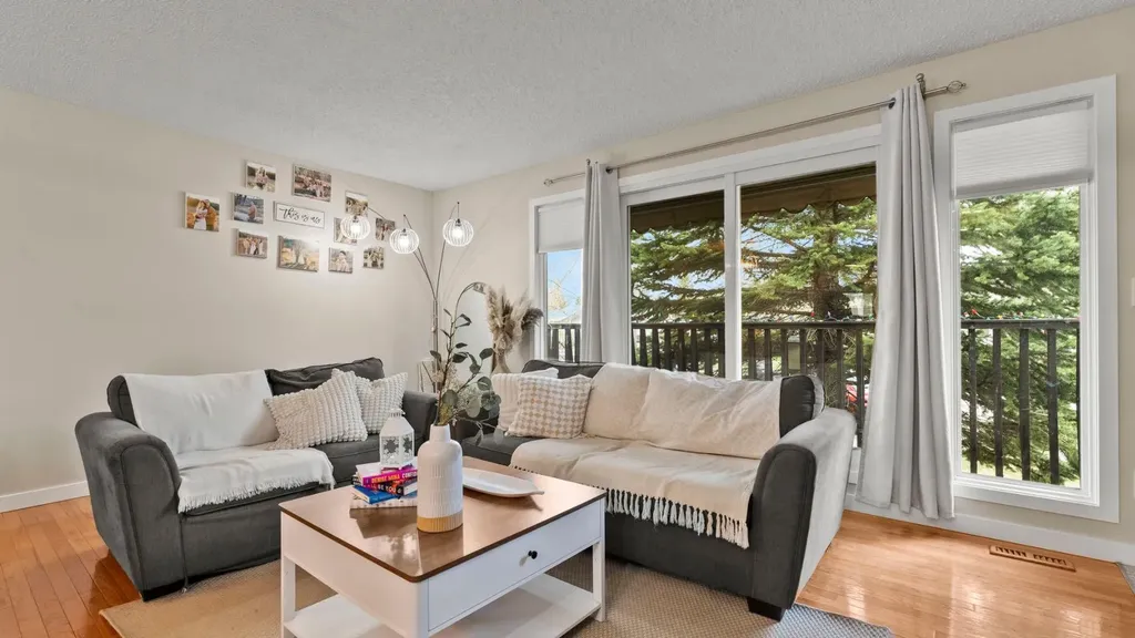 2416 Woodview Drive SW Calgary AB T2W 4X7