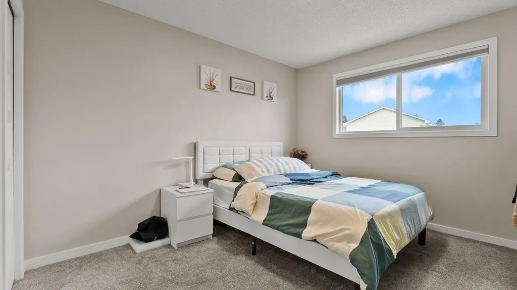 2416 Woodview Drive SW Calgary AB T2W 4X7