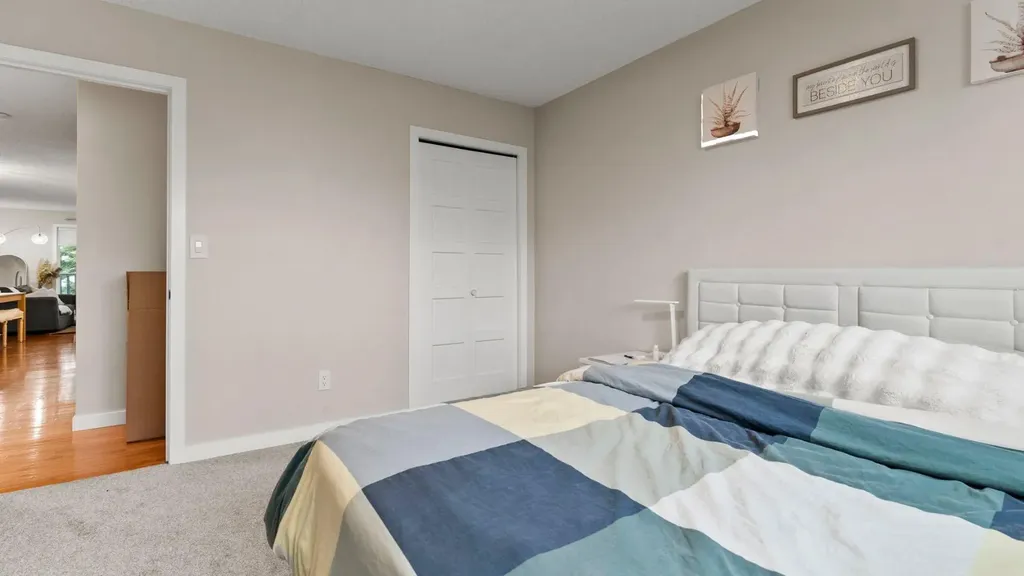 2416 Woodview Drive SW Calgary AB T2W 4X7