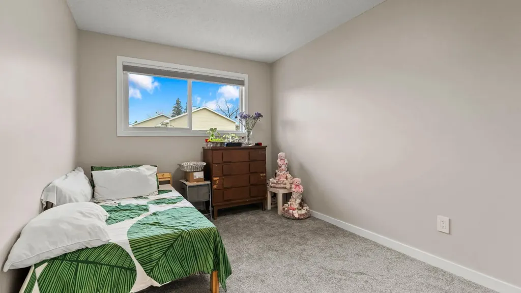 2416 Woodview Drive SW Calgary AB T2W 4X7