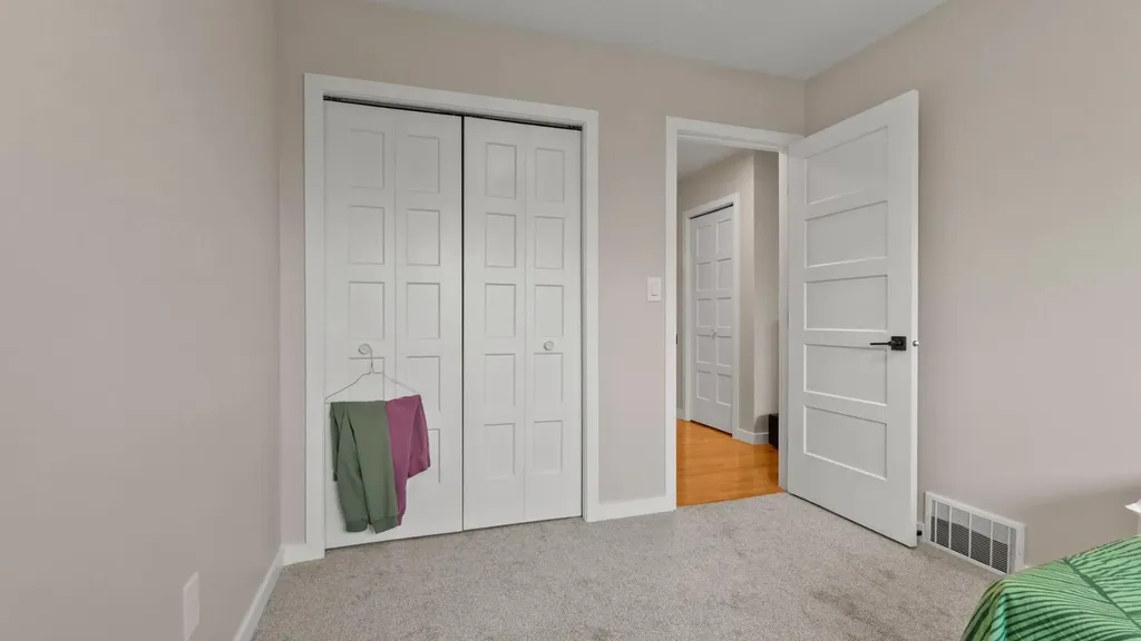 2416 Woodview Drive SW Calgary AB T2W 4X7