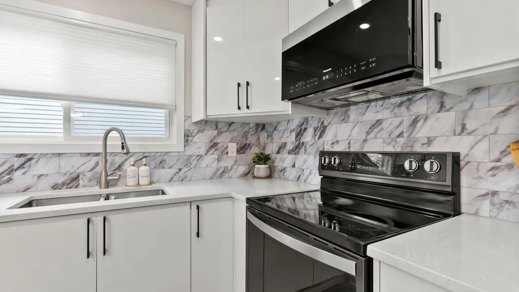 2416 Woodview Drive SW Calgary AB T2W 4X7