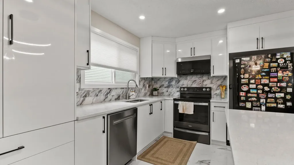 2416 Woodview Drive SW Calgary AB T2W 4X7